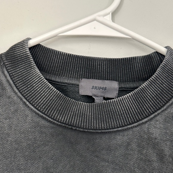 SKIMS Charcoal Cropped Sweatshirt - Picture 4 of 4
